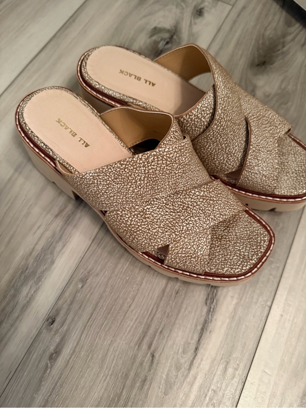 All Black  Women's Metallic Gold Slip-On Platform Sandals. Size 39